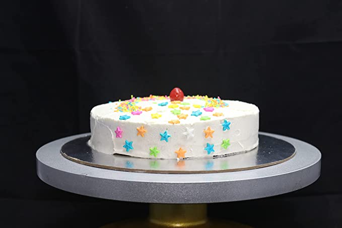 Sparkle - 61st Birthday cake 🎈🎁 Happy birthday Sue Plain sponge with  vanilla buttercream & jam ○ ○ ○ #flowers #picture #glitter #simple #cake |  Facebook