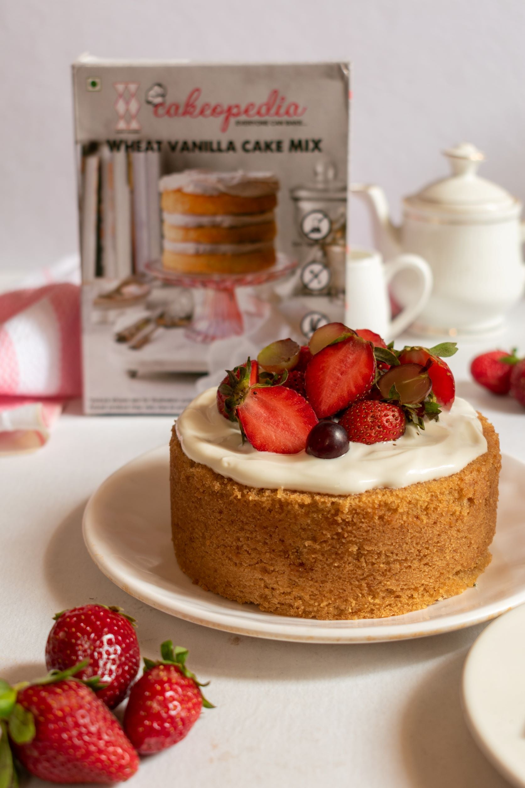 Cake with strawberries, tea time cake, cupcake
